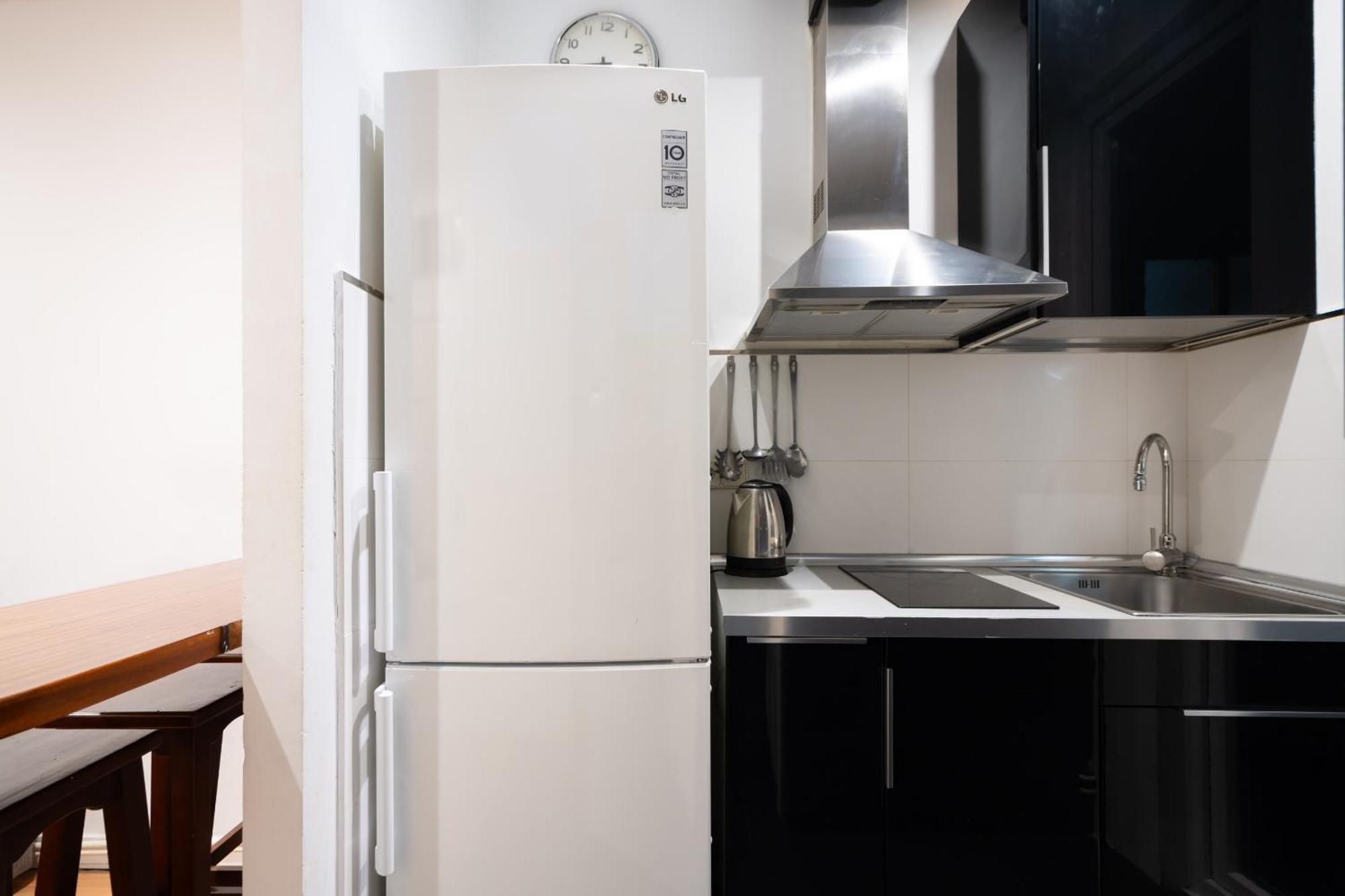Apartamento En La Plaza De Lavapies Alquiler Temporal Madrid Bagian luar foto