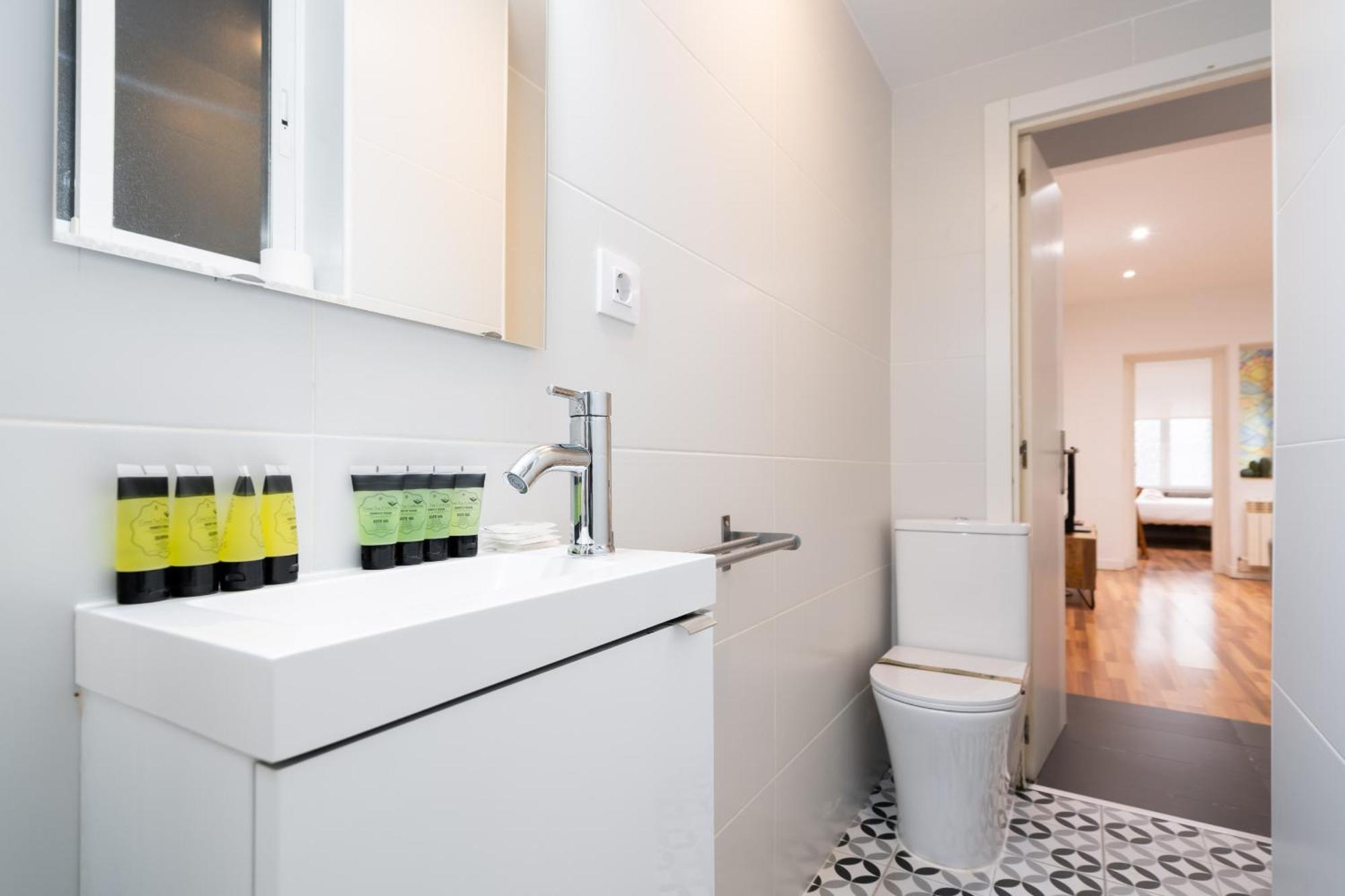 Apartamento En La Plaza De Lavapies Alquiler Temporal Madrid Bagian luar foto