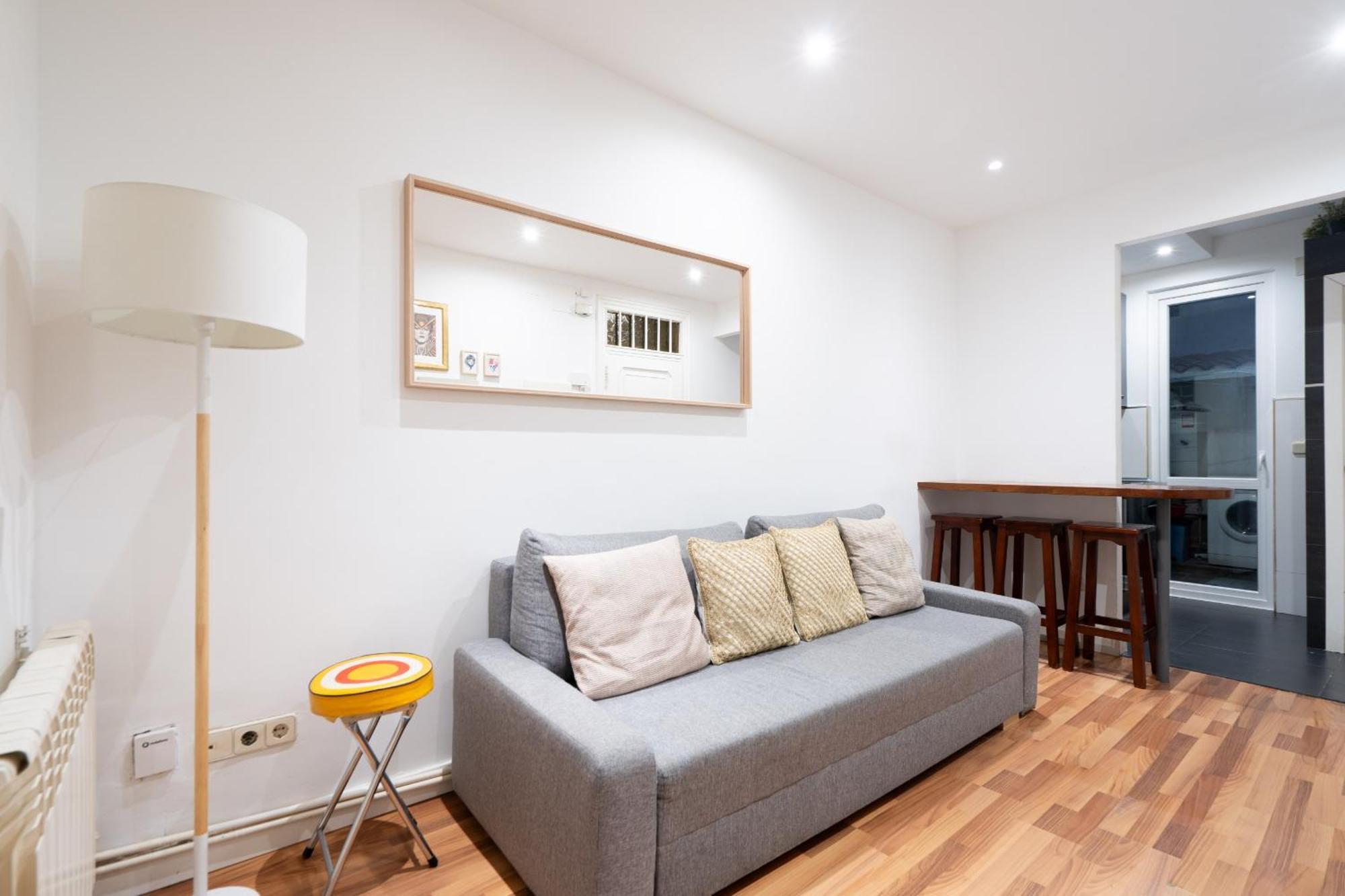 Apartamento En La Plaza De Lavapies Alquiler Temporal Madrid Bagian luar foto
