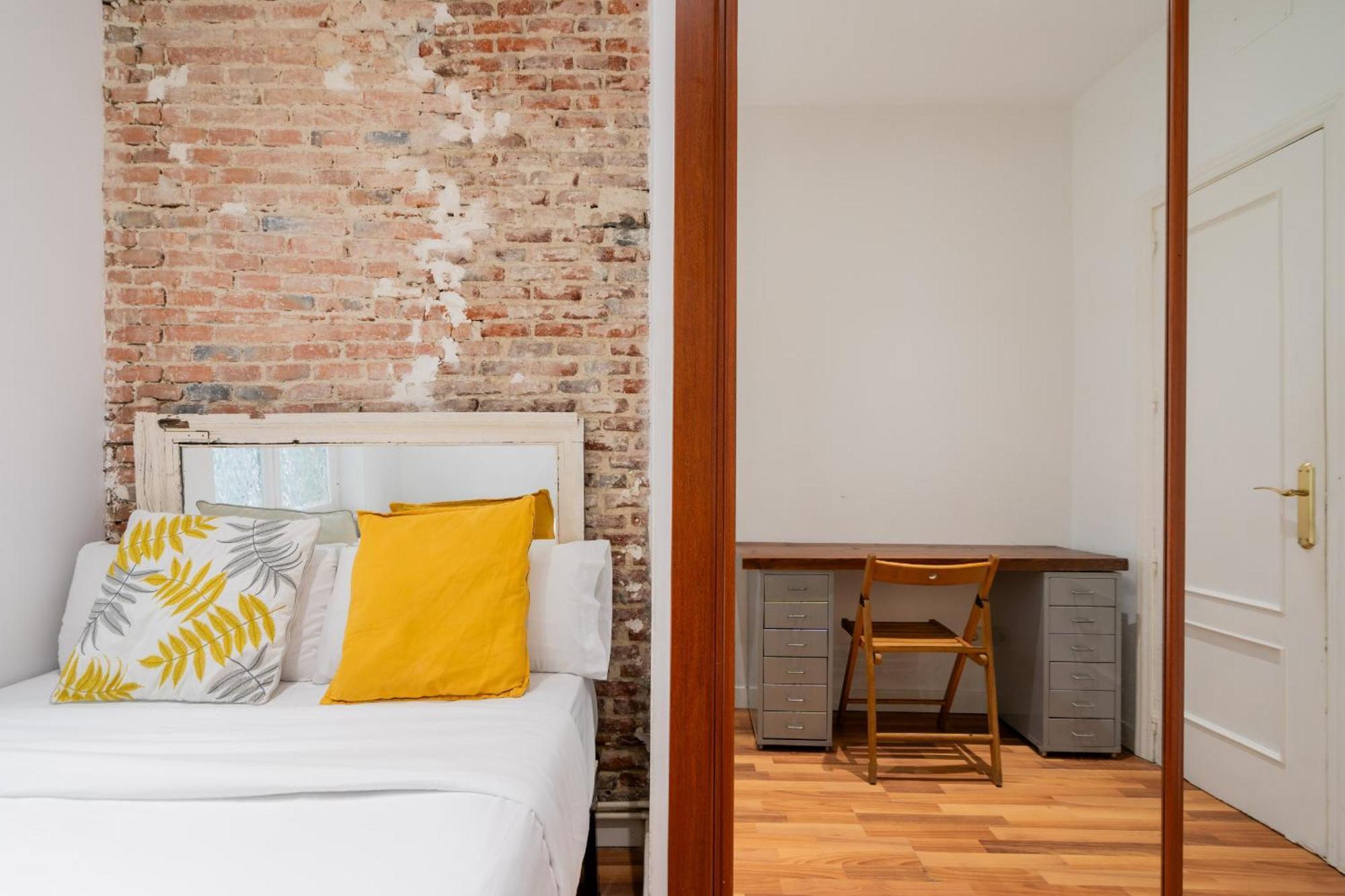 Apartamento En La Plaza De Lavapies Alquiler Temporal Madrid Bagian luar foto